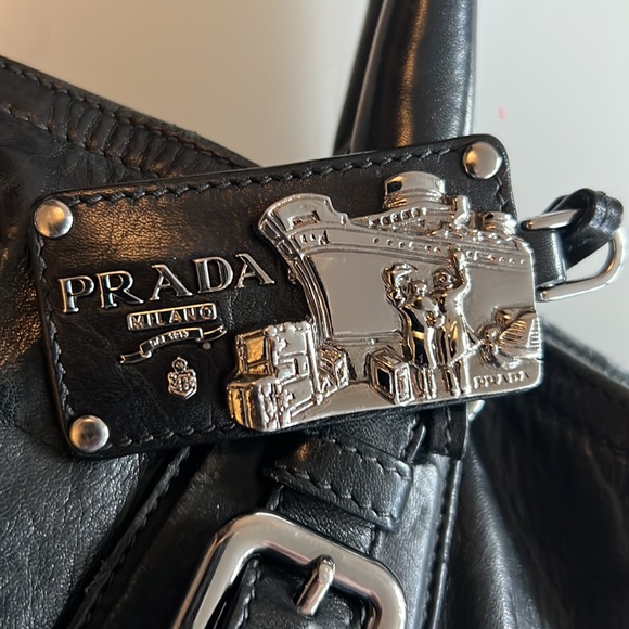 Vintage Prada Leather shoulder bag - Picture 3 of 7